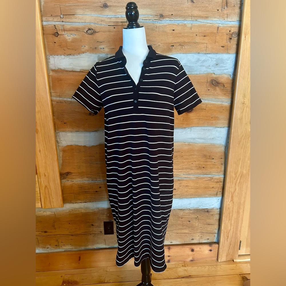 Sporty pin shirt black and white dress